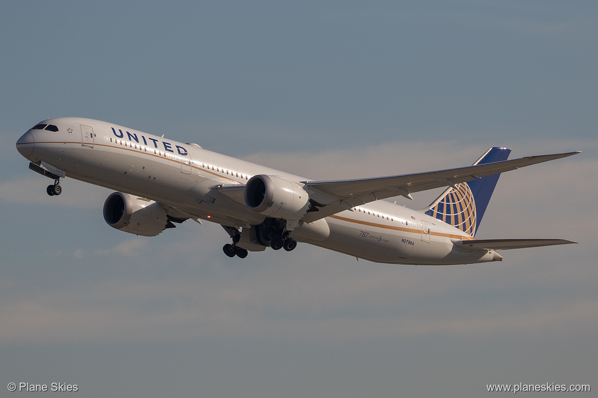 United Airlines Boeing 787-9 N27964 at Los Angeles International Airport (KLAX/LAX)