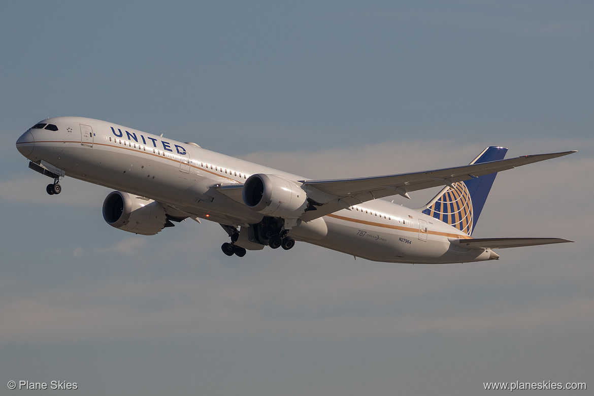 United Airlines Boeing 787-9 N27964 at Los Angeles International Airport (KLAX/LAX) United Airlines Boeing 787-9 N27964 at Los Angeles International Airport (KLAX/LAX)
