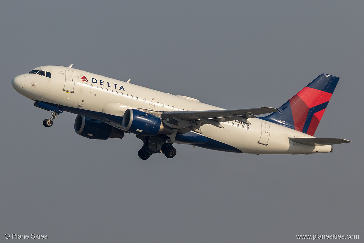 Delta Air Lines Airbus A319-100 N328NB at Los Angeles International Airport (KLAX/LAX)