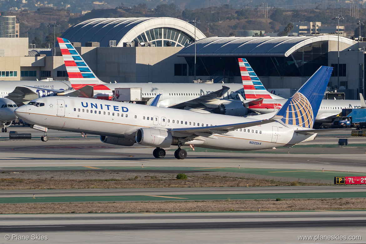 United Airlines Boeing 737-800 N33264 at Los Angeles International Airport (KLAX/LAX)