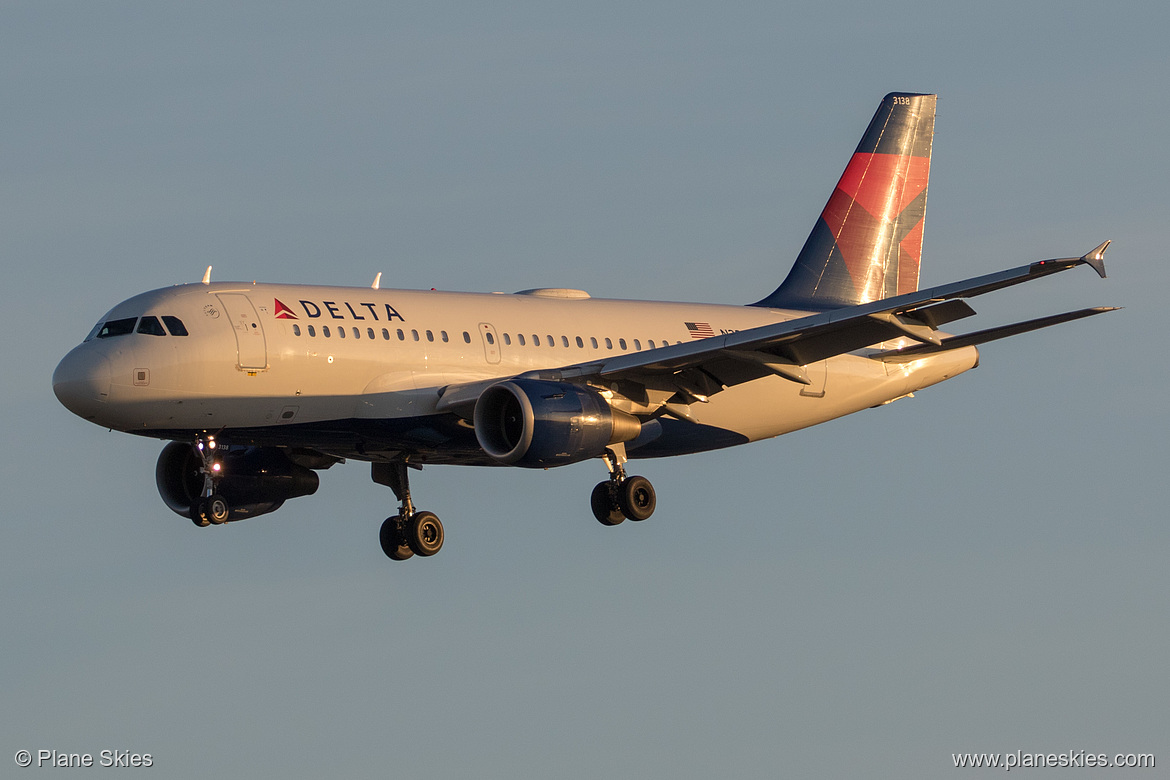 Delta Air Lines Airbus A319-100 N338NB at Los Angeles International Airport (KLAX/LAX) Delta Air Lines Airbus A319-100 N338NB at Los Angeles International Airport (KLAX/LAX)