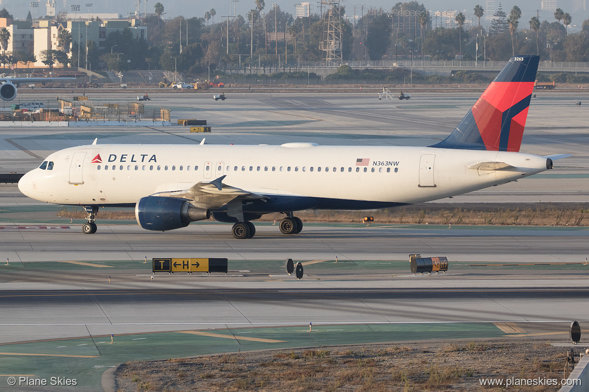 Delta Air Lines Airbus A320-200 N363NW at Los Angeles International Airport (KLAX/LAX)