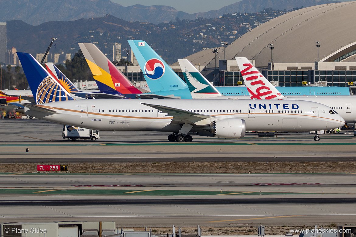 United Airlines Boeing 787-9 N36962 at Los Angeles International Airport (KLAX/LAX) United Airlines Boeing 787-9 N36962 at Los Angeles International Airport (KLAX/LAX)