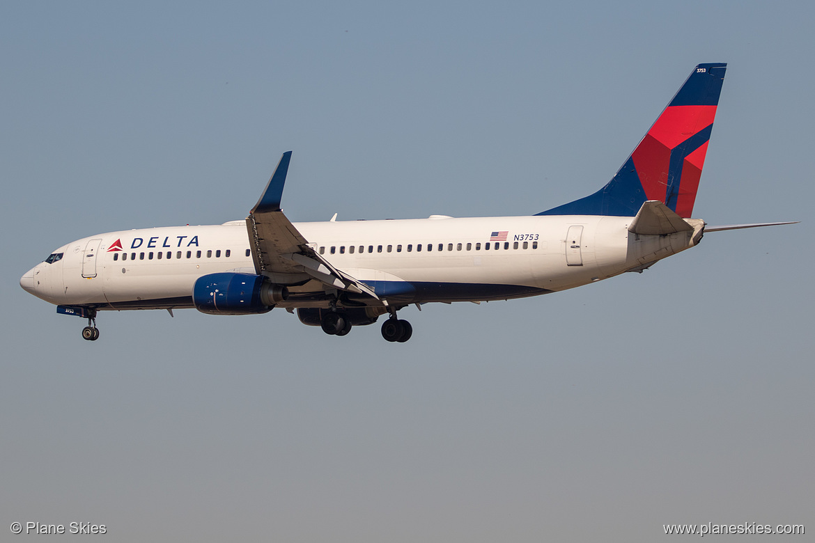 Delta Air Lines Boeing 737-800 N3753 at Los Angeles International Airport (KLAX/LAX)