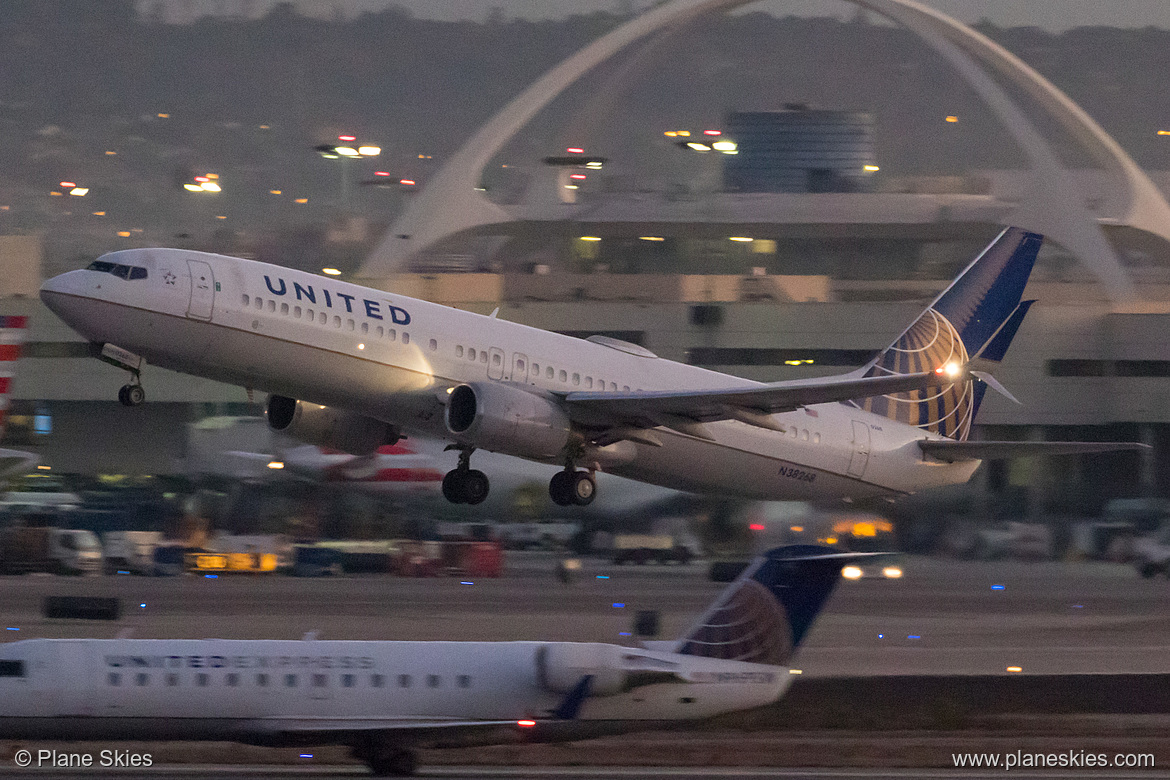 United Airlines Boeing 737-800 N38268 at Los Angeles International Airport (KLAX/LAX) United Airlines Boeing 737-800 N38268 at Los Angeles International Airport (KLAX/LAX)