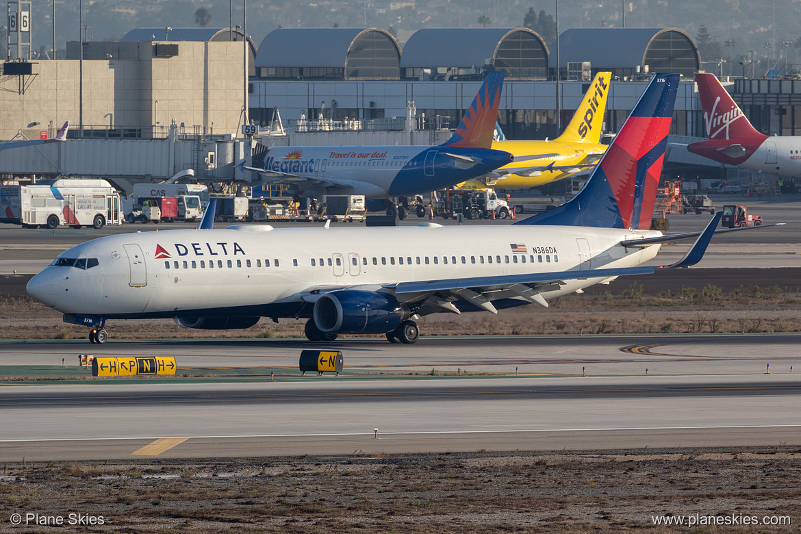 Delta Air Lines Boeing 737-800 N386DA at Los Angeles International Airport (KLAX/LAX) Delta Air Lines Boeing 737-800 N386DA at Los Angeles International Airport (KLAX/LAX)