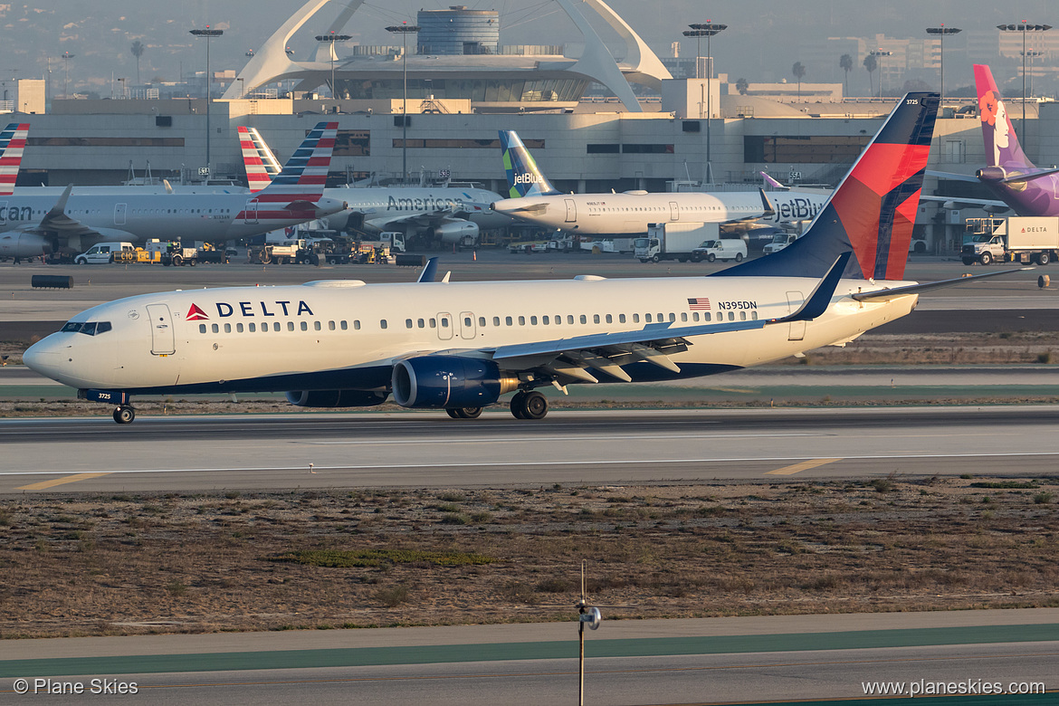 Delta Air Lines Boeing 737-800 N395DN at Los Angeles International Airport (KLAX/LAX)