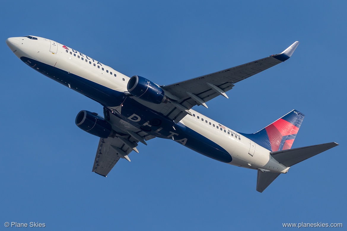 Delta Air Lines Boeing 737-800 N396DA at Los Angeles International Airport (KLAX/LAX)