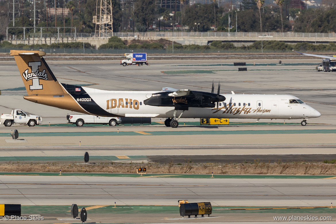 Horizon Air DHC Dash-8-400 N400QX at Los Angeles International Airport (KLAX/LAX)