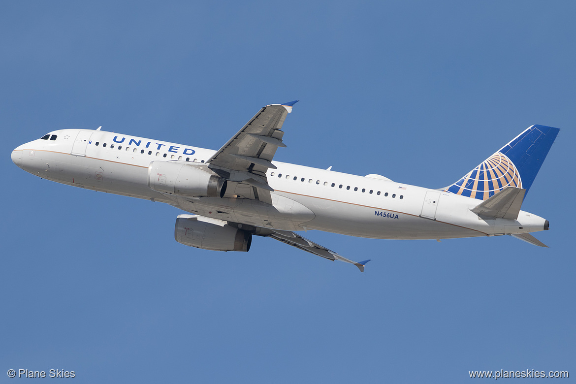 United Airlines Airbus A320-200 N456UA at Los Angeles International Airport (KLAX/LAX)