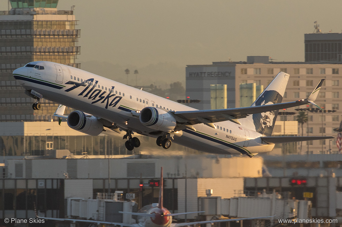 Alaska Airlines Boeing 737-900ER N478AS at Los Angeles International Airport (KLAX/LAX)