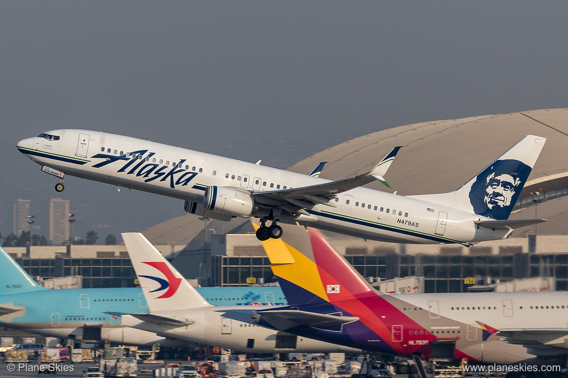 Alaska Airlines Boeing 737-900ER N479AS at Los Angeles International Airport (KLAX/LAX)