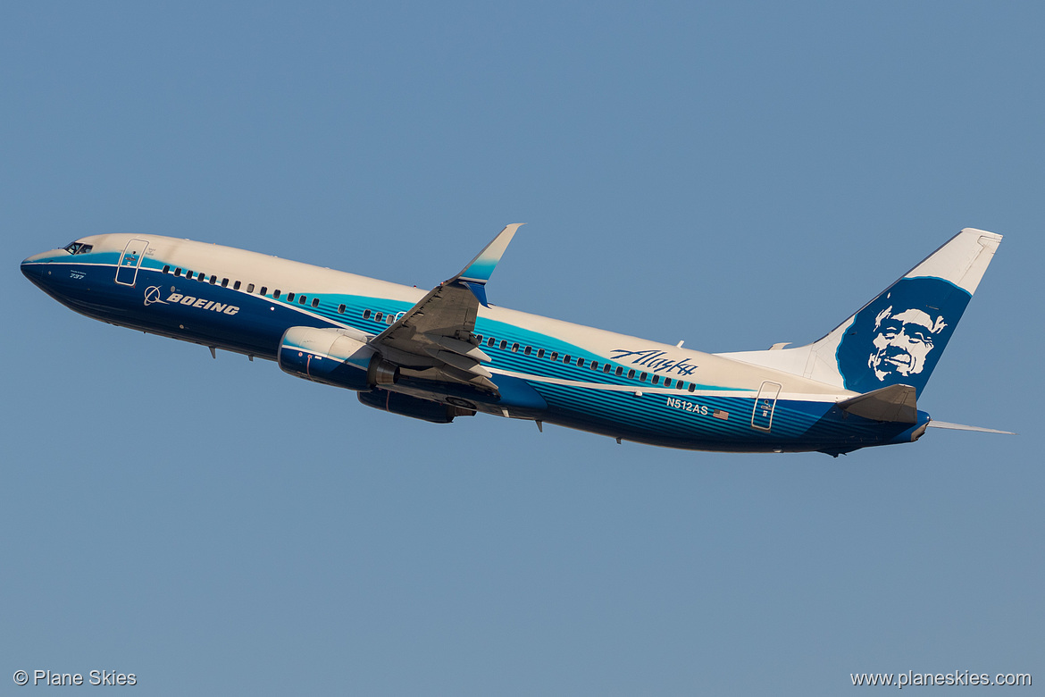 Alaska Airlines Boeing 737-800 N512AS at Los Angeles International Airport (KLAX/LAX)