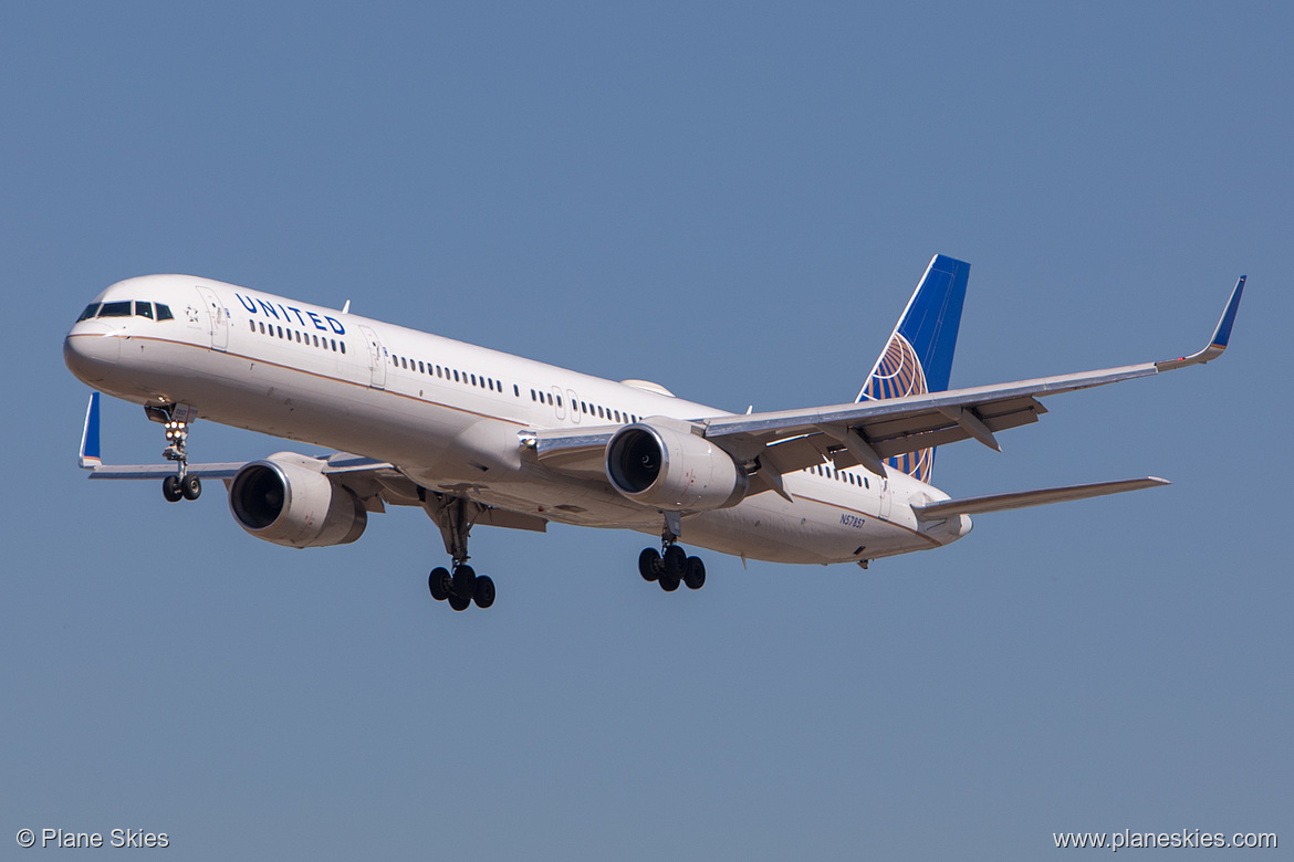 United Airlines Boeing 757-300 N57857 at Los Angeles International Airport (KLAX/LAX) United Airlines Boeing 757-300 N57857 at Los Angeles International Airport (KLAX/LAX)