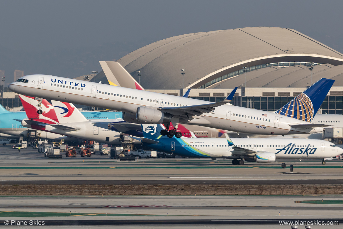 United Airlines Boeing 757-300 N57870 at Los Angeles International Airport (KLAX/LAX) United Airlines Boeing 757-300 N57870 at Los Angeles International Airport (KLAX/LAX)