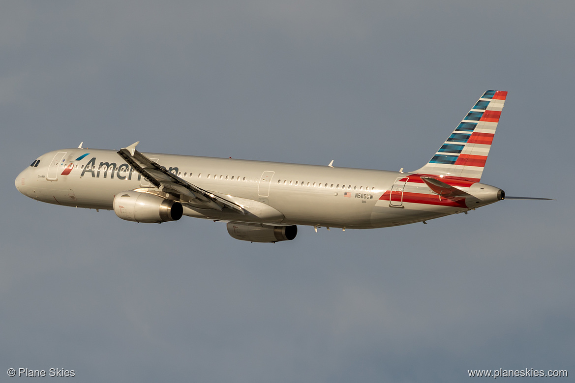 American Airlines Airbus A321-200 N585UW at Los Angeles International Airport (KLAX/LAX) American Airlines Airbus A321-200 N585UW at Los Angeles International Airport (KLAX/LAX)