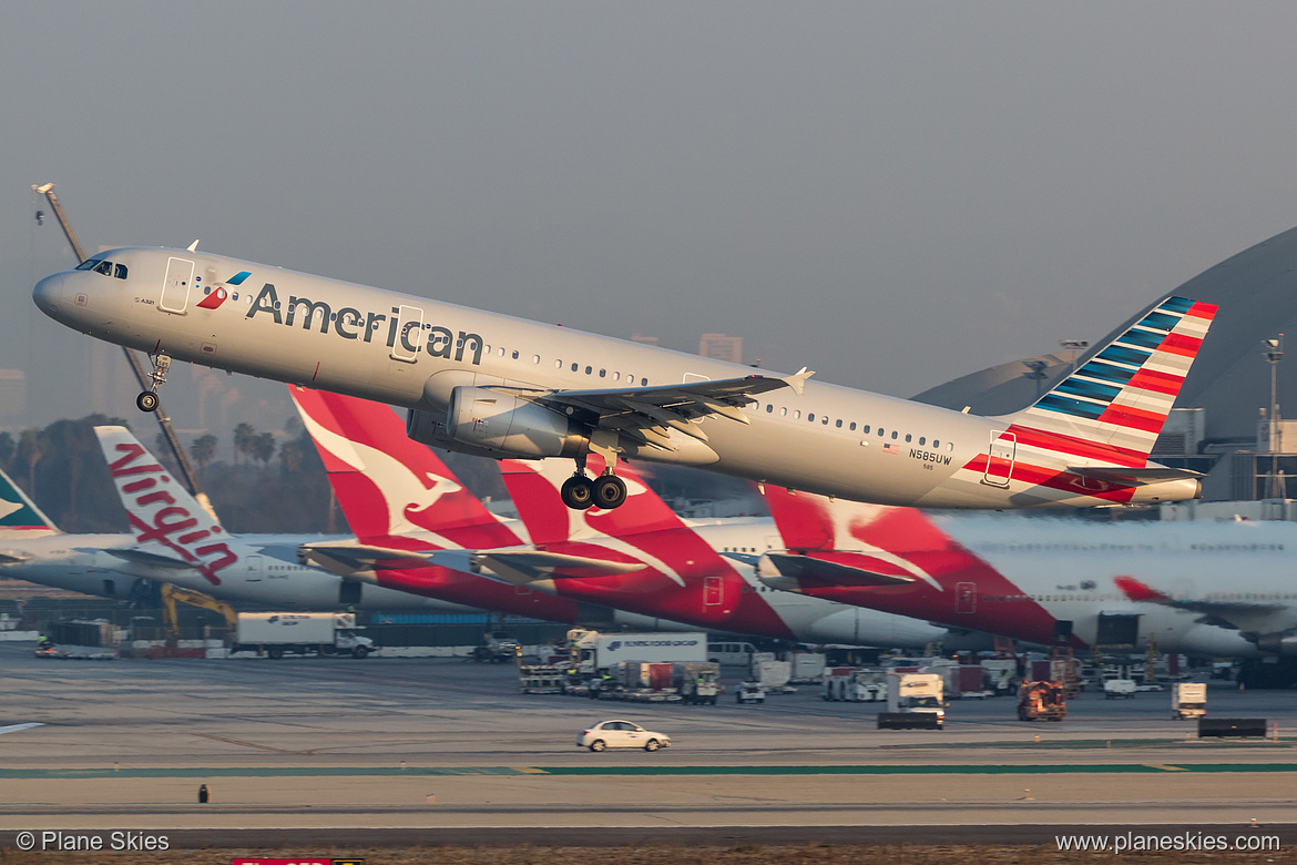 American Airlines Airbus A321-200 N585UW at Los Angeles International Airport (KLAX/LAX) American Airlines Airbus A321-200 N585UW at Los Angeles International Airport (KLAX/LAX)