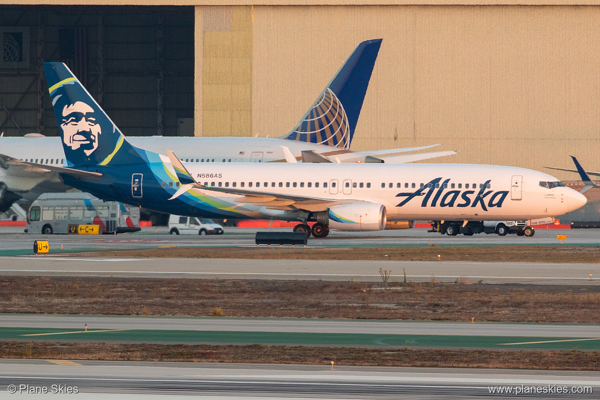 Alaska Airlines Boeing 737-800 N586AS at Los Angeles International Airport (KLAX/LAX) Alaska Airlines Boeing 737-800 N586AS at Los Angeles International Airport (KLAX/LAX)