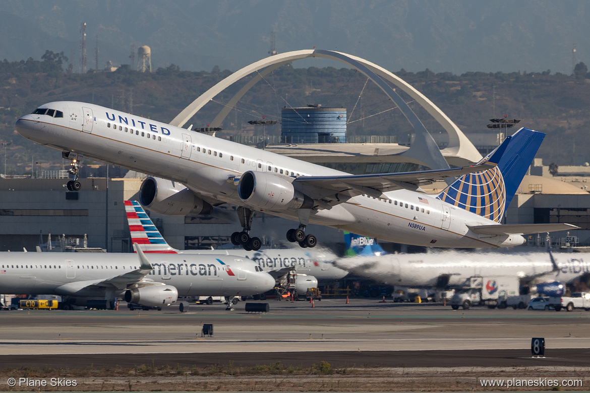 United Airlines Boeing 757-200 N589UA at Los Angeles International Airport (KLAX/LAX)
