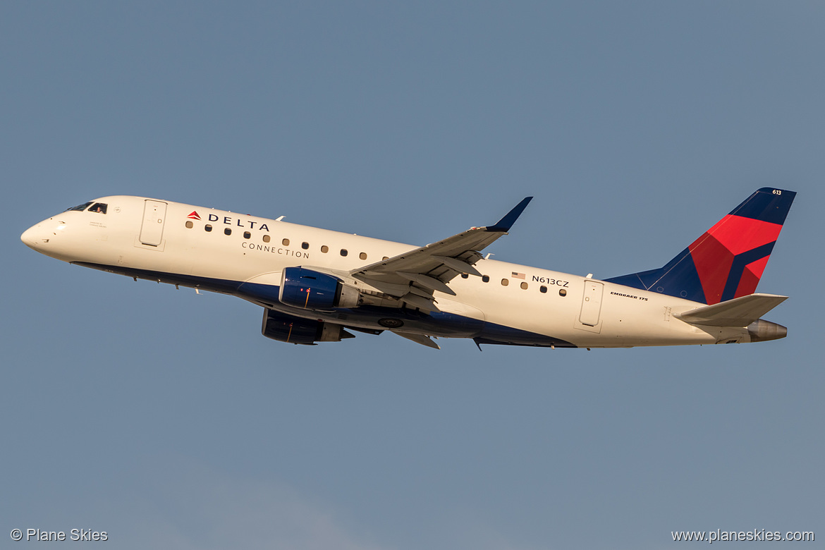 Compass Airlines Embraer ERJ-175 N613CZ at Los Angeles International Airport (KLAX/LAX) Compass Airlines Embraer ERJ-175 N613CZ at Los Angeles International Airport (KLAX/LAX)