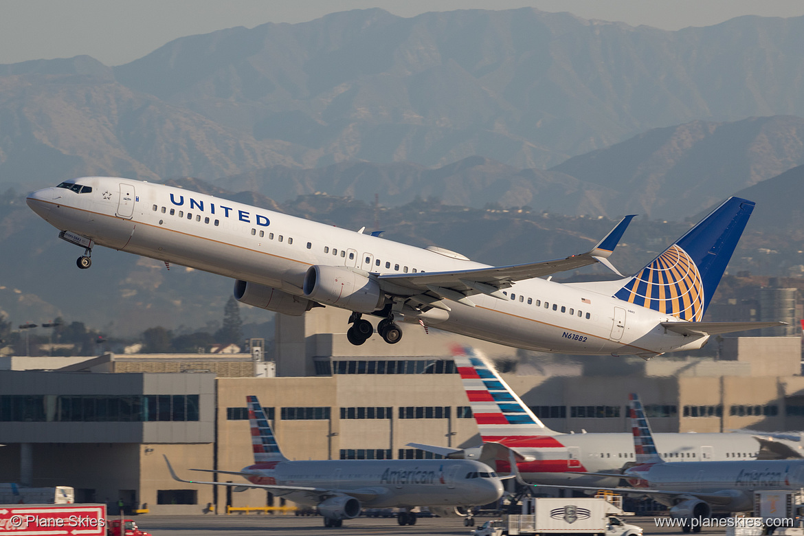 United Airlines Boeing 737-900ER N61882 at Los Angeles International Airport (KLAX/LAX) United Airlines Boeing 737-900ER N61882 at Los Angeles International Airport (KLAX/LAX)