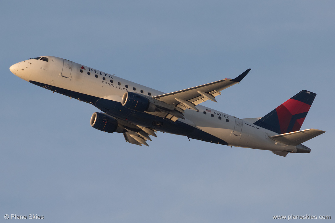Compass Airlines Embraer ERJ-175 N626CZ at Los Angeles International Airport (KLAX/LAX) Compass Airlines Embraer ERJ-175 N626CZ at Los Angeles International Airport (KLAX/LAX)