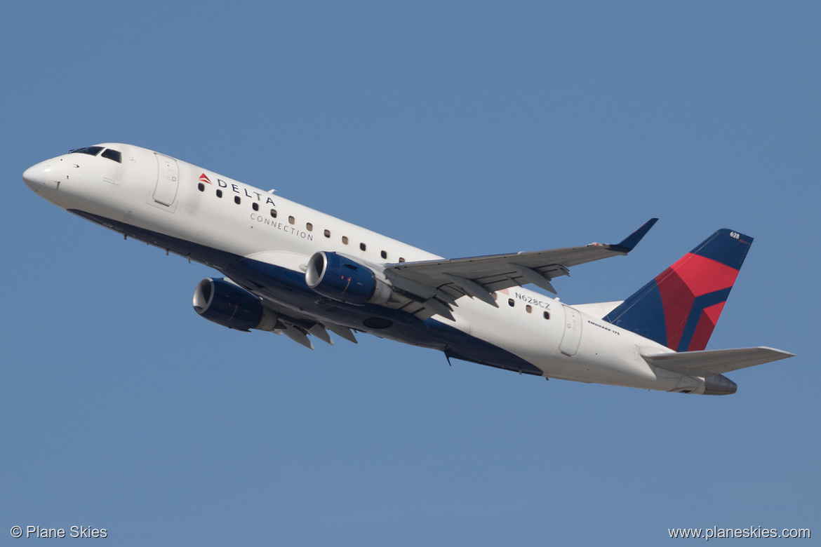 Compass Airlines Embraer ERJ-175 N628CZ at Los Angeles International Airport (KLAX/LAX) Compass Airlines Embraer ERJ-175 N628CZ at Los Angeles International Airport (KLAX/LAX)