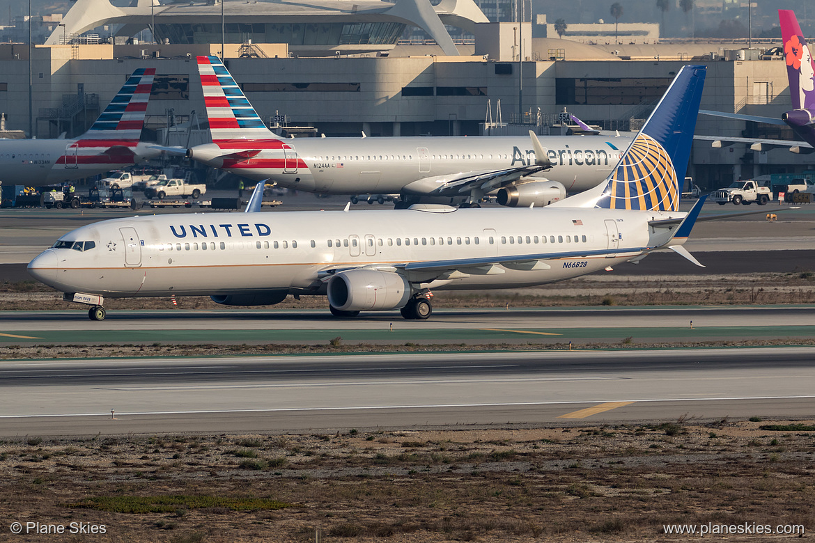 United Airlines Boeing 737-900ER N66828 at Los Angeles International Airport (KLAX/LAX)