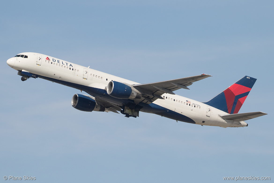 Delta Air Lines Boeing 757-200 N673DL at Los Angeles International Airport (KLAX/LAX)