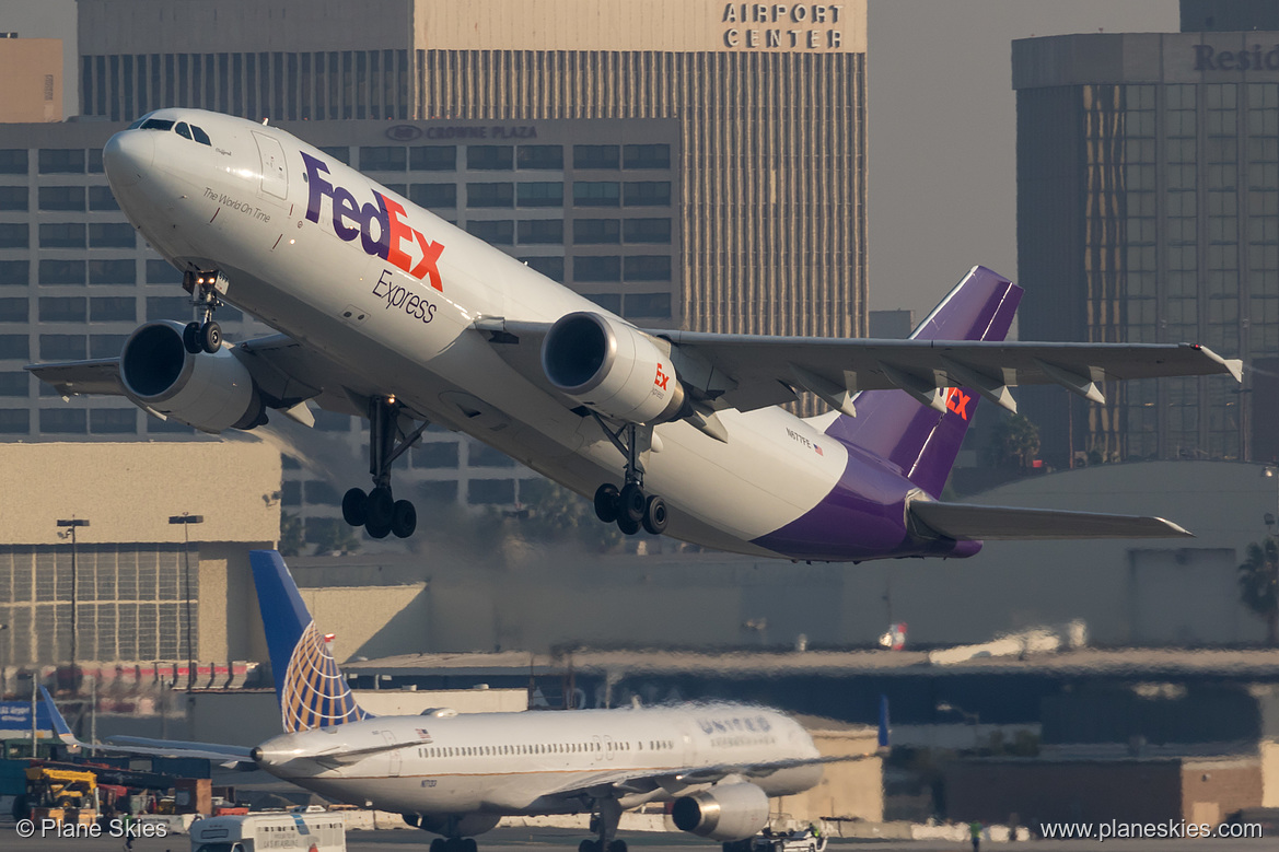 FedEx Airbus A300-600 N677FE at Los Angeles International Airport (KLAX/LAX)