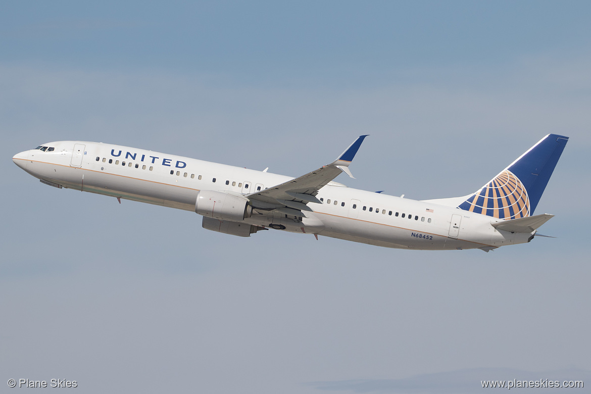 United Airlines Boeing 737-900ER N68452 at Los Angeles International Airport (KLAX/LAX)