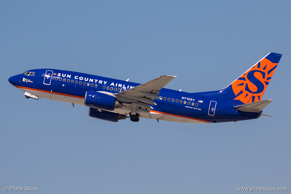 Sun Country Airlines Boeing 737-700 N713SY at Los Angeles International Airport (KLAX/LAX)