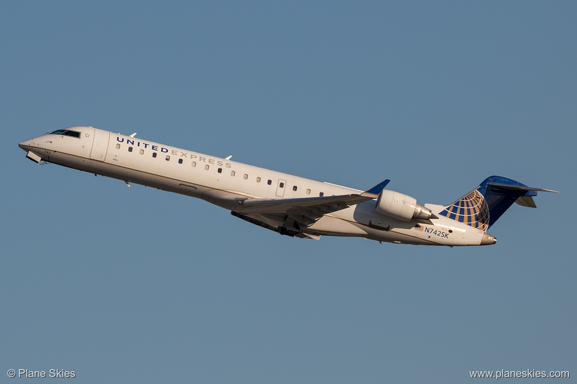 SkyWest Airlines Canadair CRJ-700 N742SK at Los Angeles International Airport (KLAX/LAX)