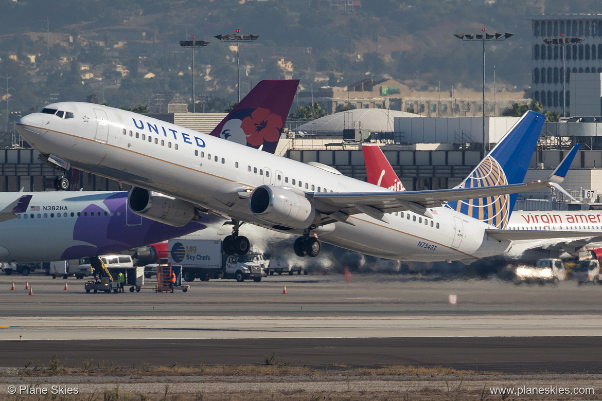 United Airlines Boeing 737-900ER N75433 at Los Angeles International Airport (KLAX/LAX)