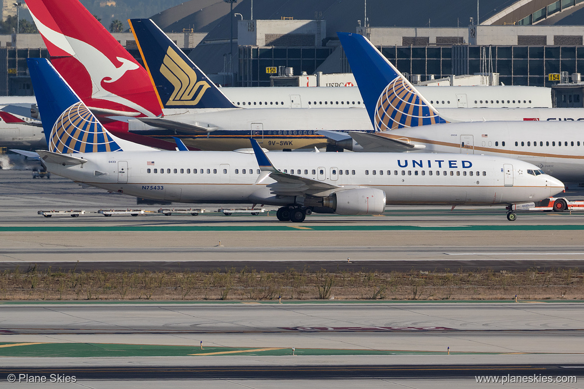 United Airlines Boeing 737-900ER N75433 at Los Angeles International Airport (KLAX/LAX)