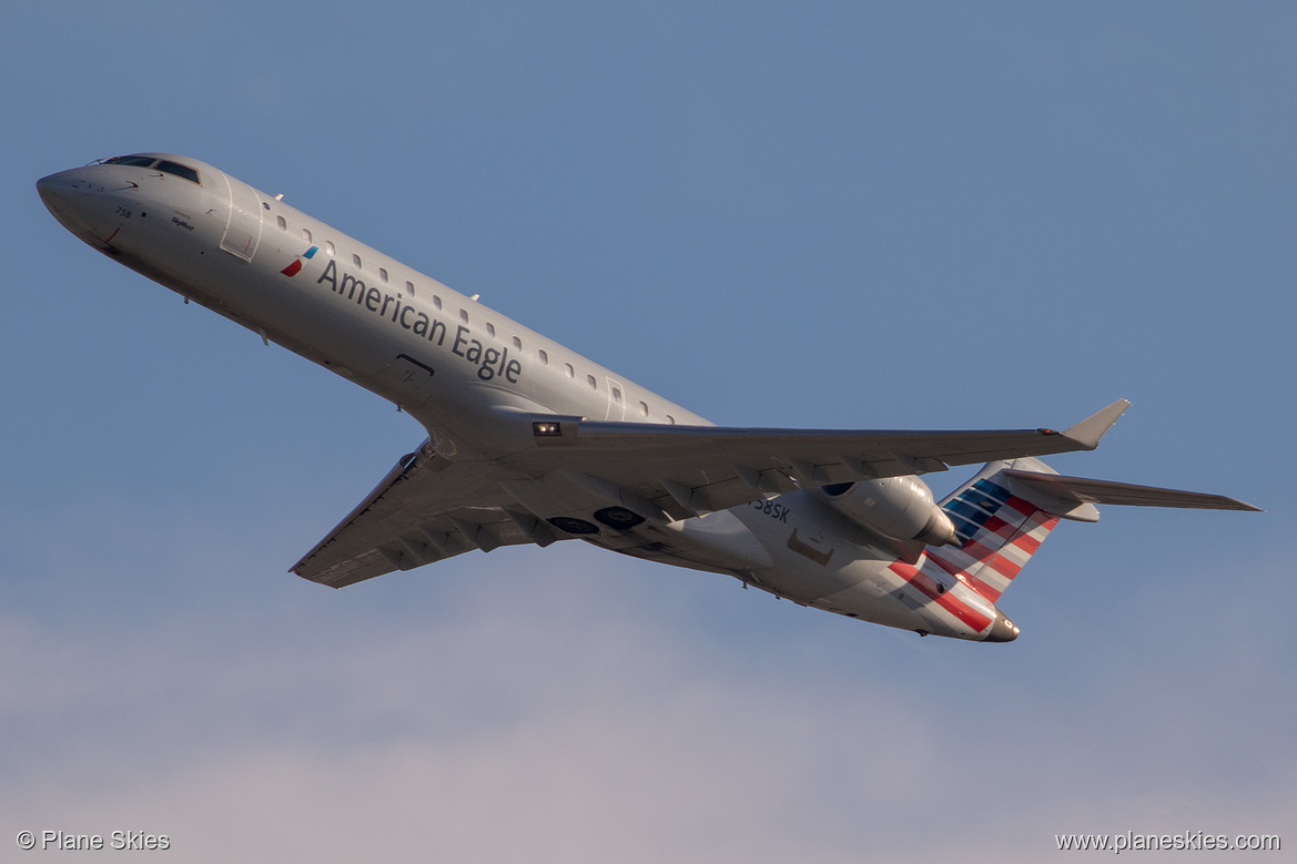 SkyWest Airlines Canadair CRJ-700 N758SK at Los Angeles International Airport (KLAX/LAX)