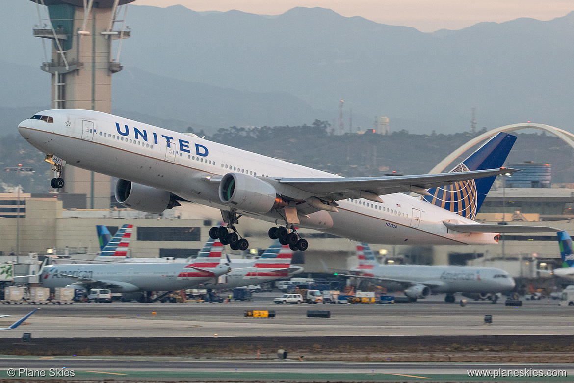 United Airlines Boeing 777-200 N771UA at Los Angeles International Airport (KLAX/LAX) United Airlines Boeing 777-200 N771UA at Los Angeles International Airport (KLAX/LAX)
