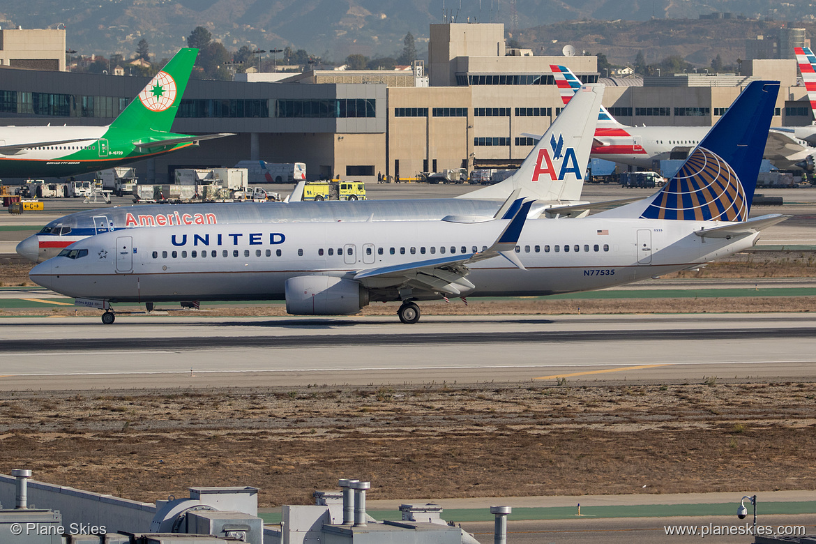 United Airlines Boeing 737-800 N77535 at Los Angeles International Airport (KLAX/LAX)