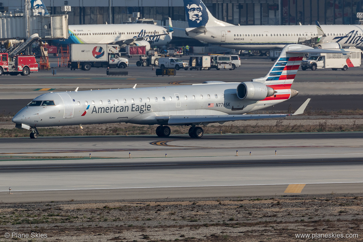 SkyWest Airlines Canadair CRJ-700 N776SK at Los Angeles International Airport (KLAX/LAX)