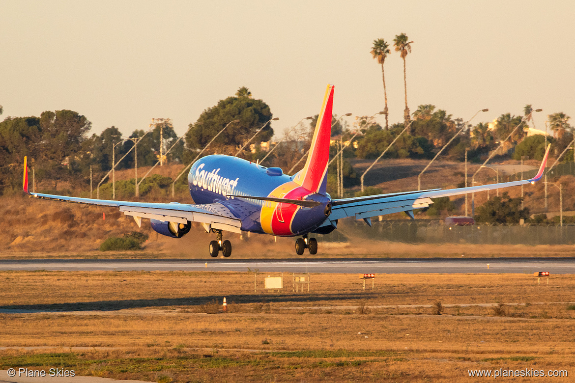 Southwest Airlines Boeing 737-700 N7883A at Los Angeles International Airport (KLAX/LAX)