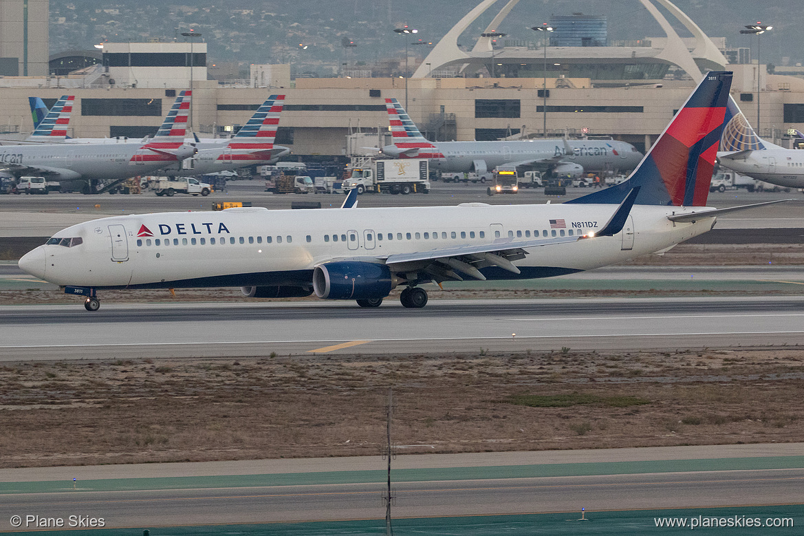 Delta Air Lines Boeing 737-900ER N811DZ at Los Angeles International Airport (KLAX/LAX)