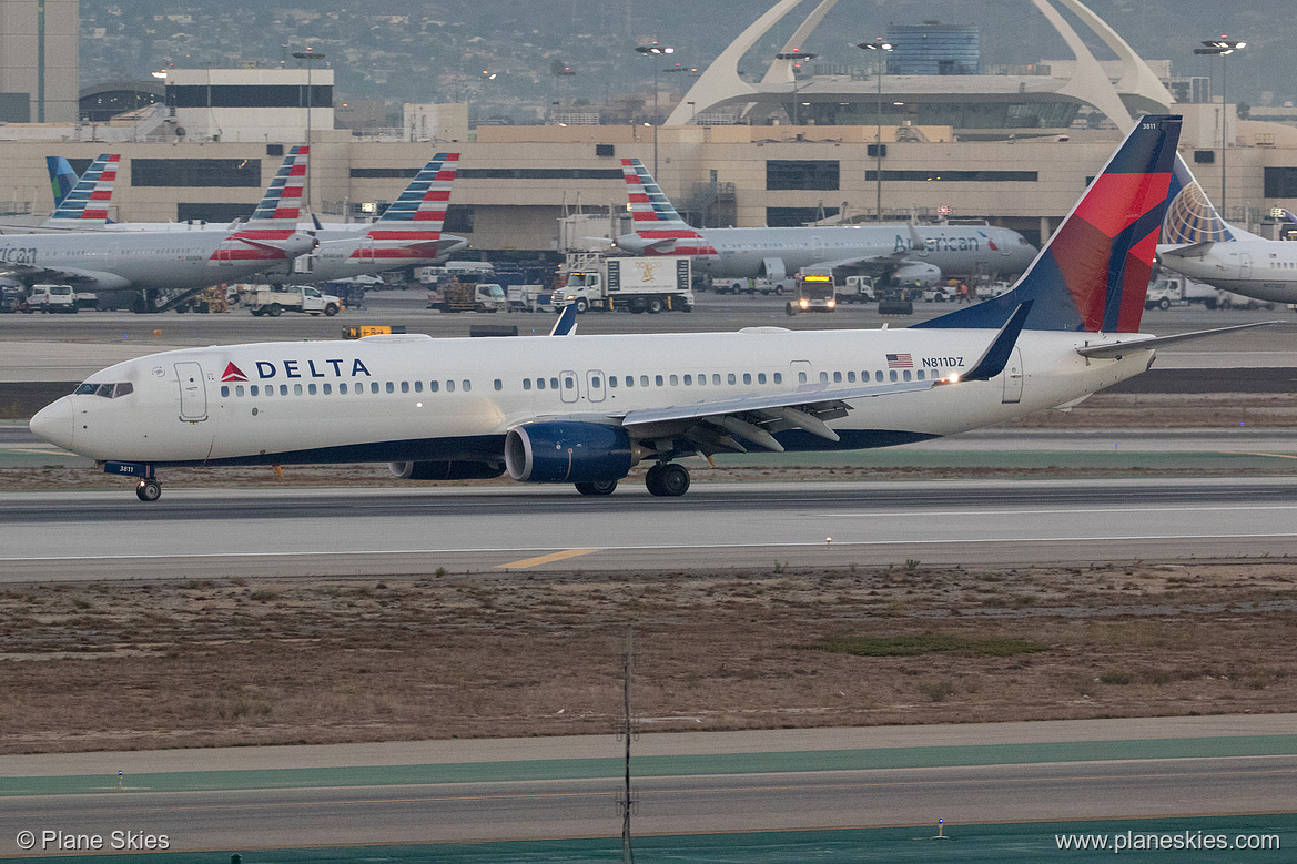 Delta Air Lines Boeing 737-900ER N811DZ at Los Angeles International Airport (KLAX/LAX) Delta Air Lines Boeing 737-900ER N811DZ at Los Angeles International Airport (KLAX/LAX)