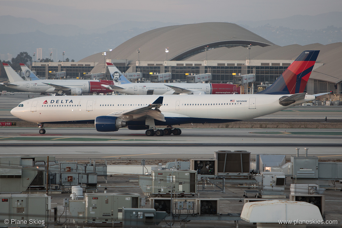 Delta Air Lines Airbus A330-300 N814NW at Los Angeles International Airport (KLAX/LAX)