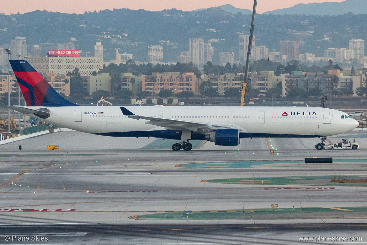 Delta Air Lines Airbus A330-300 N820NW at Los Angeles International Airport (KLAX/LAX)