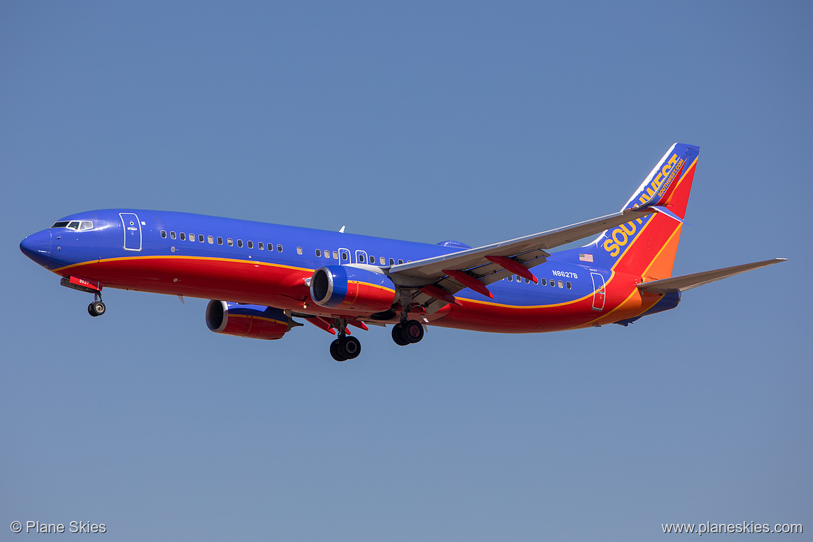 Southwest Airlines Boeing 737-800 N8627B at Los Angeles International Airport (KLAX/LAX)