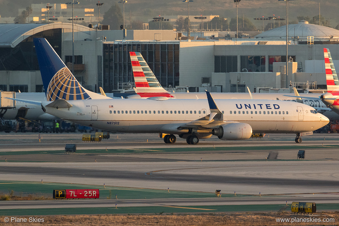 United Airlines Boeing 737-800 N87512 at Los Angeles International Airport (KLAX/LAX)