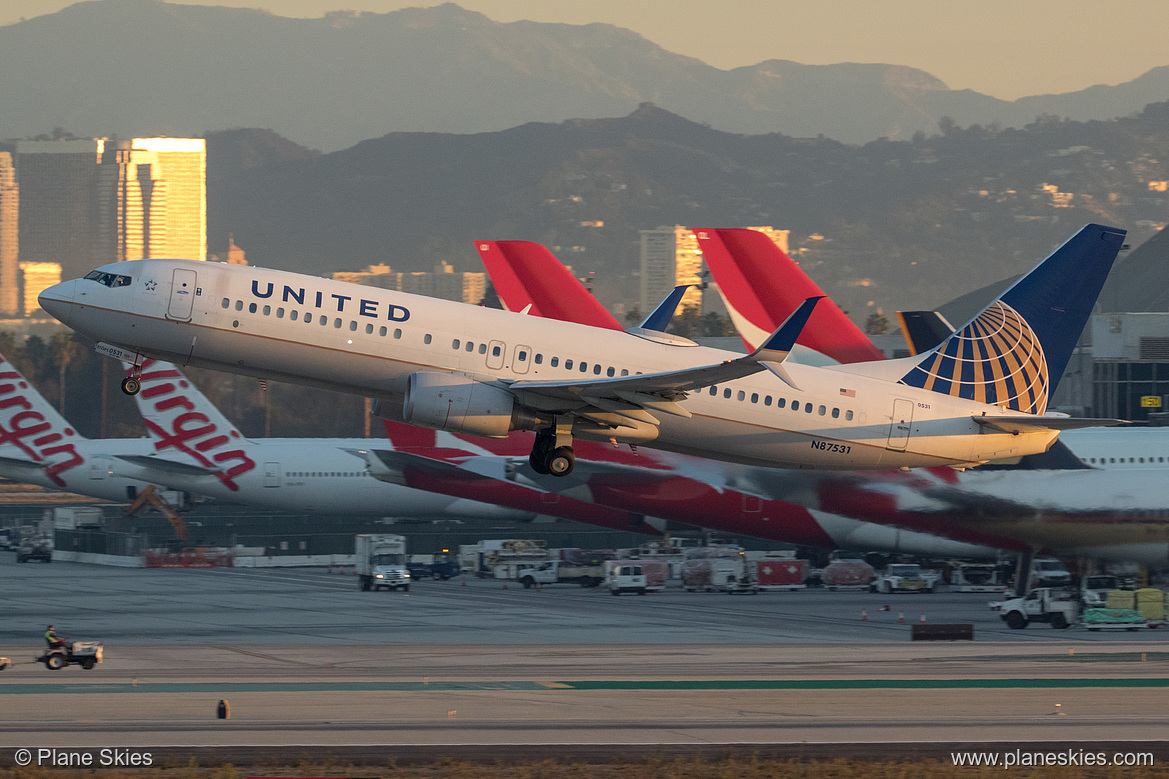 United Airlines Boeing 737-800 N87531 at Los Angeles International Airport (KLAX/LAX)