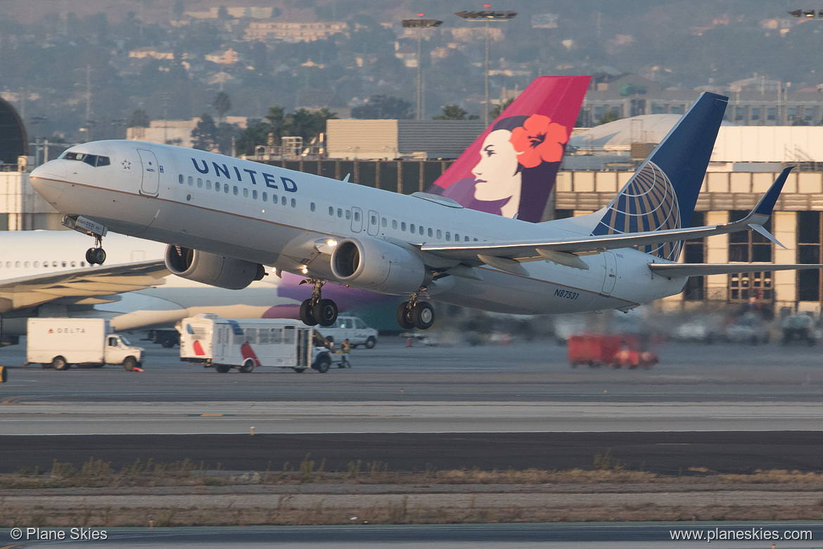 United Airlines Boeing 737-800 N87531 at Los Angeles International Airport (KLAX/LAX) United Airlines Boeing 737-800 N87531 at Los Angeles International Airport (KLAX/LAX)