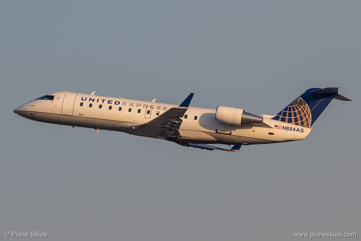 SkyWest Airlines Canadair CRJ-200 N884AS at Los Angeles International Airport (KLAX/LAX)