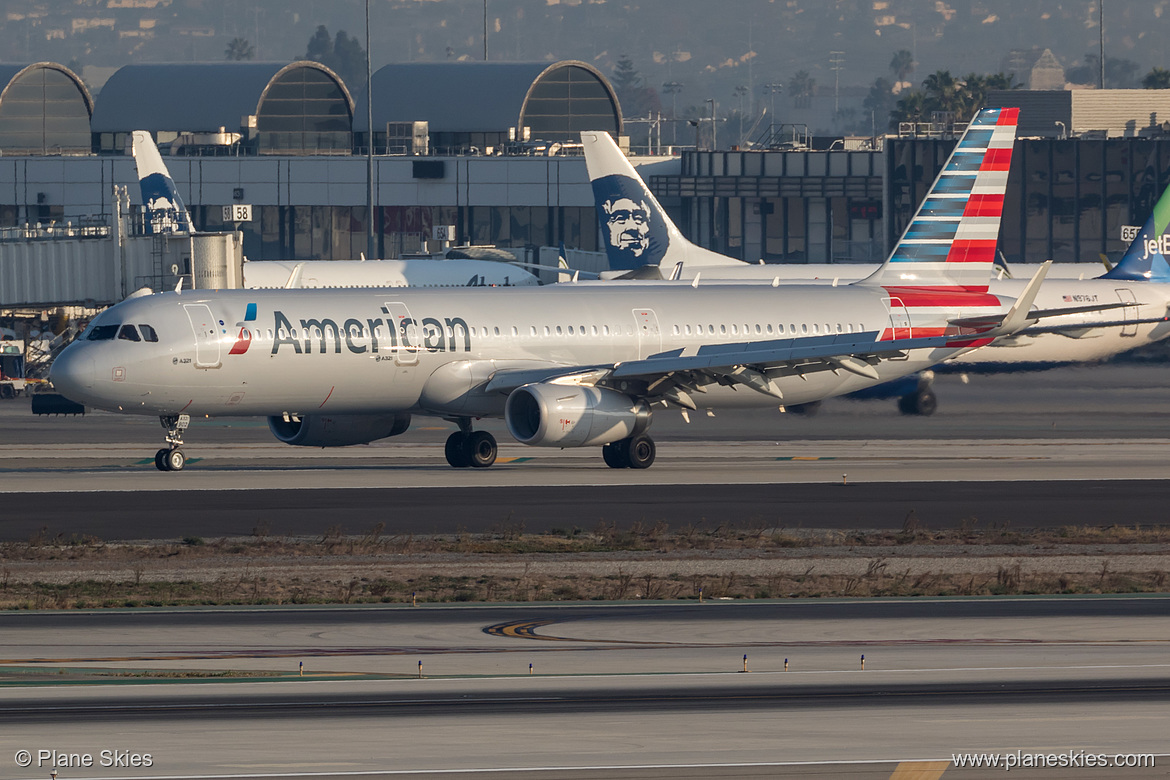 American Airlines Airbus A321-200 N902AA at Los Angeles International Airport (KLAX/LAX) American Airlines Airbus A321-200 N902AA at Los Angeles International Airport (KLAX/LAX)
